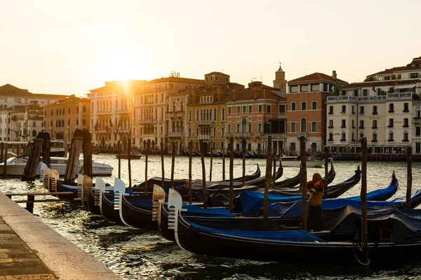 Vue Sur Photo Classique Canal Vénitien Avec Gondoles Venise Italie — Photo