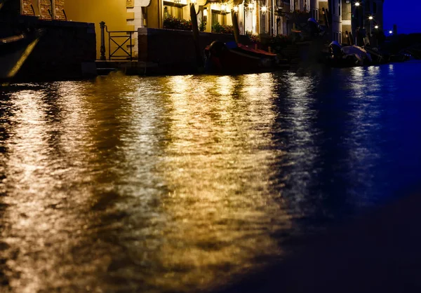 Oświetlenie Wody Latarnie Rzece Nocy — Zdjęcie stockowe