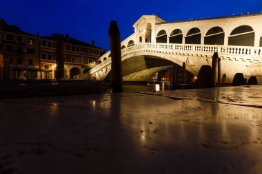 Venedik - Rialto Köprüsü ve Grand Canal, gece