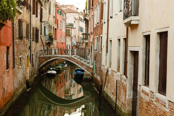 Canal Estreito Arquitetura Antiga Veneza — Fotografia de Stock