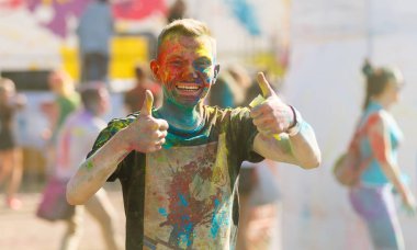 Kiev, Ukrayna - 13 Ağustos 2017: Kutlama renk Holi Festival