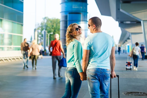 Young Couple Walking Luggage Airport Terminal Departure — Stock Photo, Image