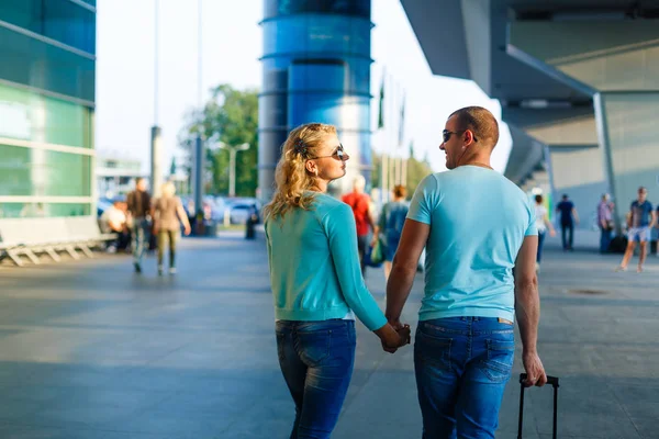 Young Couple Walking Luggage Airport Terminal Departure — Stock Photo, Image