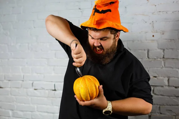 Homme Portant Chapeau Halloween Tenant Cuillère Citrouille — Photo