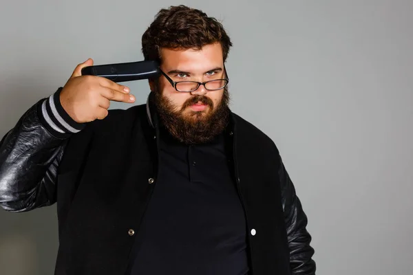 Hombre Nervioso Irritado Sosteniendo Control Remoto Tratar Ver Televisión Aislado — Foto de Stock