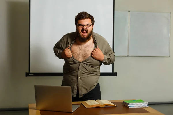 Homme Colère Criant Sur Les Étudiants Dans Salle Étude — Photo