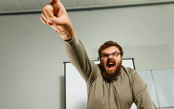 Portret Van Ernstige Bebaarde Professor Met Boek Laptop — Stockfoto