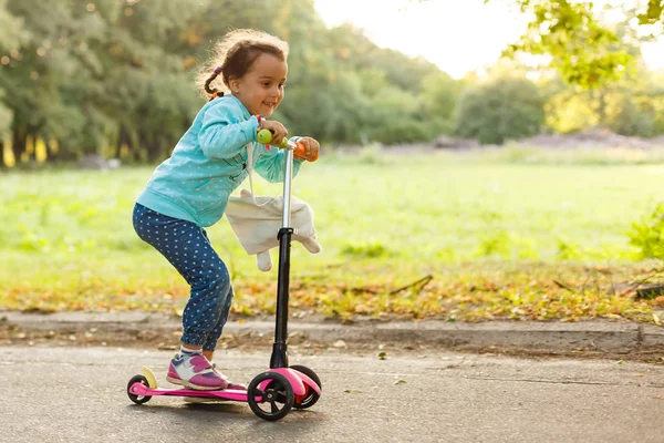 Happy Little Girl Driving Scooter Rural Road Green Park — Stock Photo, Image