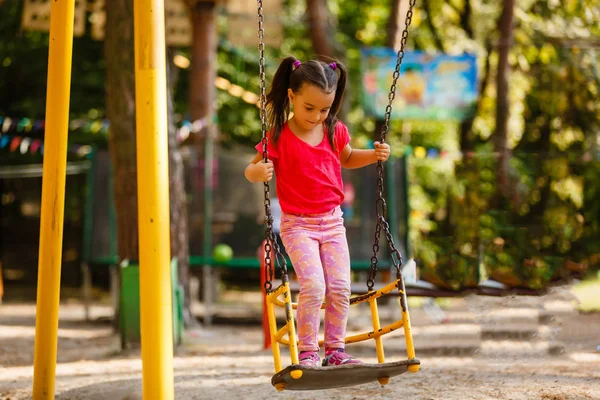 Little Beautiful Girl Climbs Rope Harness Summer City Park — Stock Photo, Image