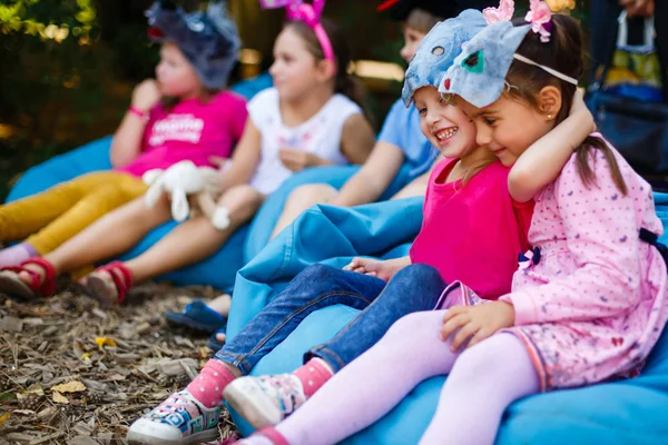 Group Children Sitting Park — Stockfoto