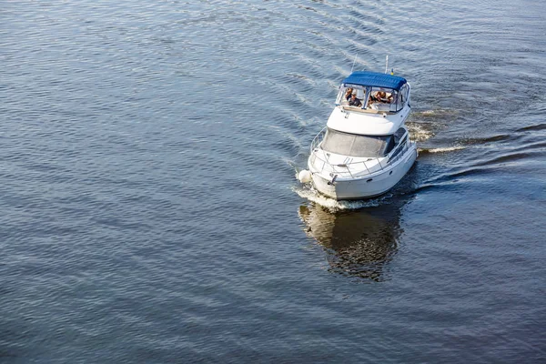 Luxe Witte Boot Blauwe Zee — Stockfoto