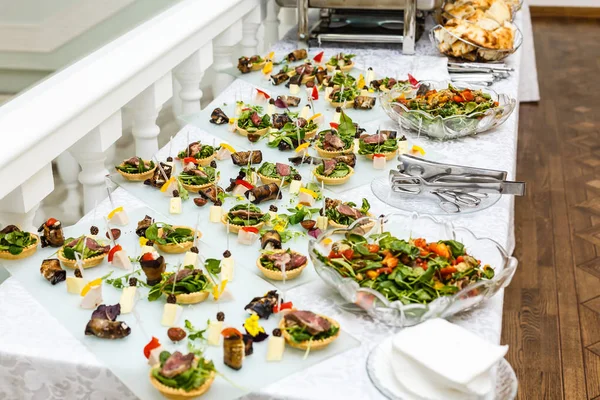 Luxury Decorated Catering Banquet Table Tasty Food — Stock Photo, Image