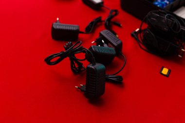  Cep telefonları için güç adaptörleri