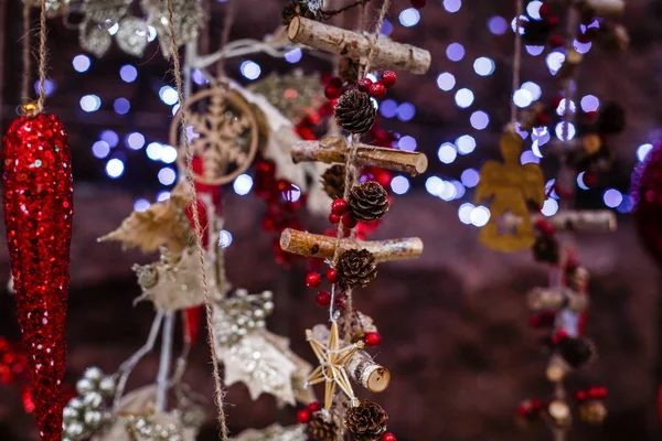 Enfeites Natal Com Estrelas Cones Bagas Vermelhas Borradas — Fotografia de Stock