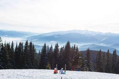 2017, Bukovel, Ukrayna: Karpat Dağları 'ndaki Bukovel kayak merkezindekiler