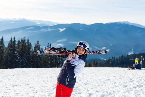 Esquiador Feminino Topo Montanha — Fotografia de Stock