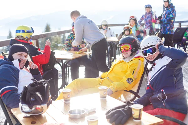 2017年 乌克兰布科维尔 喀尔巴阡山脉布科维尔滑雪胜地的居民 — 图库照片