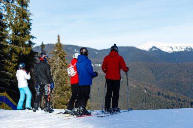 2017, Bukovel, Ukrayna: Karpat Dağları 'ndaki Bukovel kayak merkezindekiler