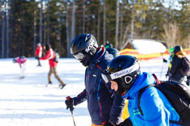 2017, Bukovel, Ukrayna: Karpat Dağları 'ndaki Bukovel kayak merkezindekiler