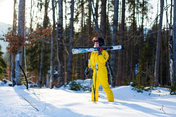 Young Woman Winter Yellow Costume Posing Skis Snowy Forest — Stock Photo, Image