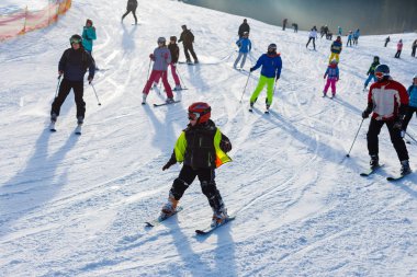 Kış tatili için panoramik spor merkezi manzarası 