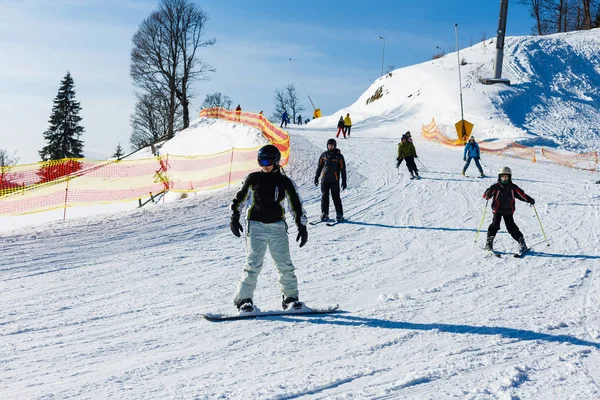 2017 Bukovel Ukraine Personnes Sur Station Ski Bukovel Dans Les — Photo