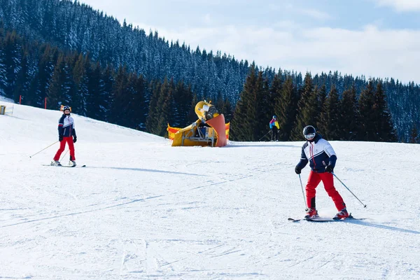 2017 Bukovel Ukraina Personer Skidorten Bukovel Karpaterna — Stockfoto