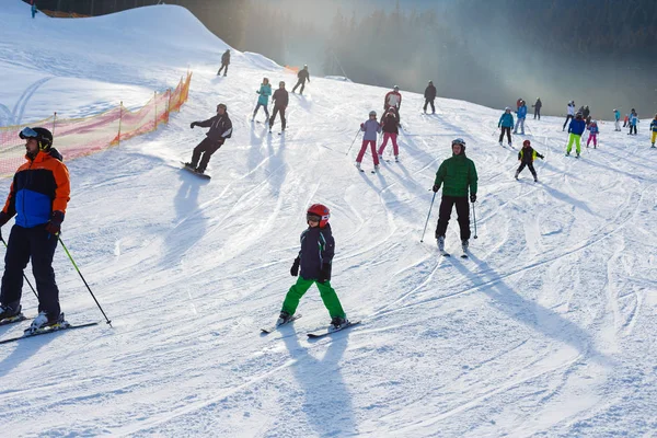 Panoramiczny Widok Ośrodek Sportowy Zimowe Wakacje — Zdjęcie stockowe