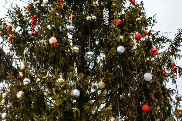 Υπέροχο Διακοσμημένο Χριστουγεννιάτικο Δέντρο Φόντο Διακοπών — Φωτογραφία Αρχείου