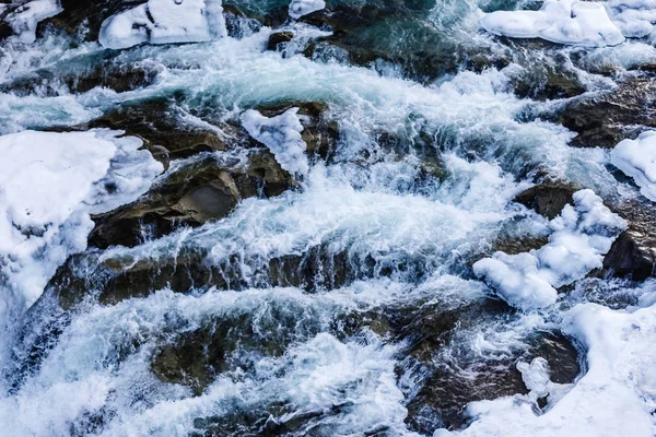 Vue Panoramique Rivière Rocheuse Sauvage Dans Les Bois Gelés — Photo