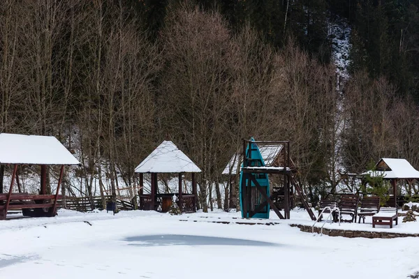 Winterlandschaft Eisbedecktes Schwimmbad Gartenlauben Schnee — Stockfoto