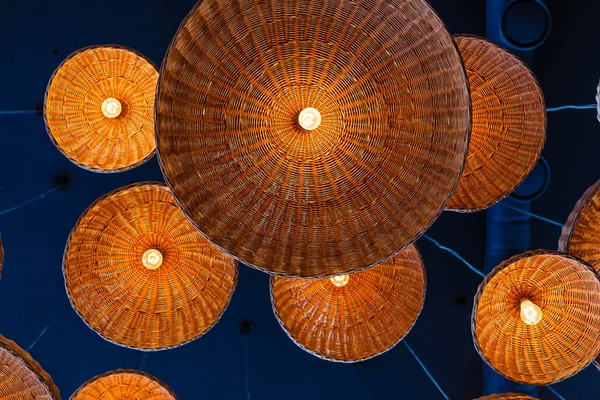 Lampen Strohschirmen Der Decke Zur Dekoration — kostenloses Stockfoto