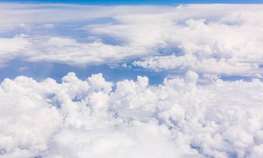 Gökyüzünde güzel beyaz bulutlar