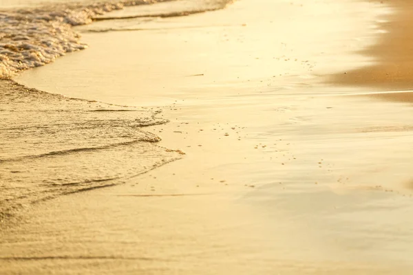 Vista Cercana Las Olas Del Océano Playa Arena Atardecer — Foto de Stock