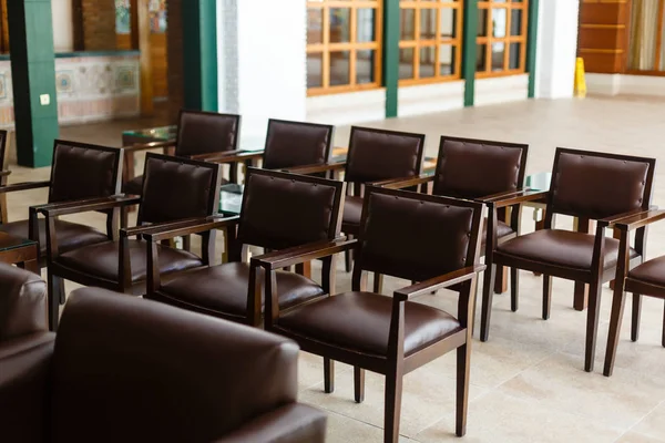 Eine Stuhlreihe Vor Einem Leeren Raum Einem Café — Stockfoto