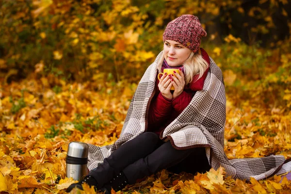 Young Woman Drinking Tea Thermos Autumn Park — Stock Photo, Image
