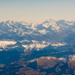 Panoramatický pohled na švýcarské Alpy, pohled z okna letadla