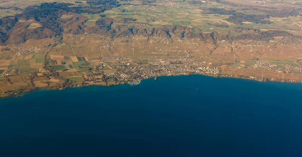 Vista Aérea Del Verde Paisaje Ginebra Desde Arriba Suiza — Foto de stock gratis
