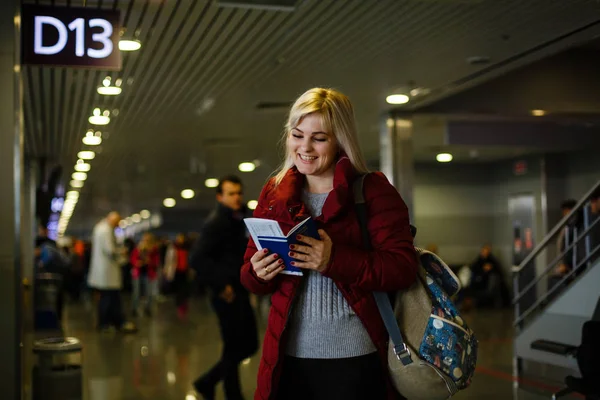 Woman Airport Holding Tickets — Stock Photo, Image