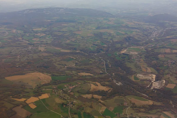 Unter Flugzeugflügel Stadt Der Nähe Von Genf Und Jura Bergen — kostenloses Stockfoto