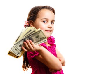 Neşeli esmer kız beyaz arka plan üzerinde dolar tutan 