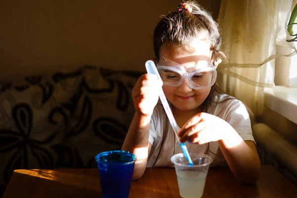 Little Girl Experimenting Elementary Science Class Protective Glasses — Stock Photo, Image