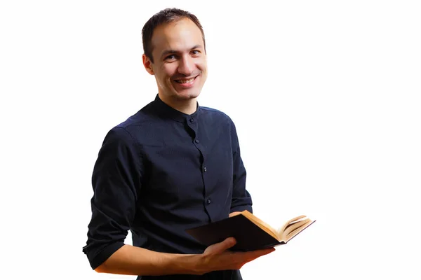 Hombre Camisa Negra Sosteniendo Sagrada Biblia Sobre Fondo Blanco — Foto de Stock