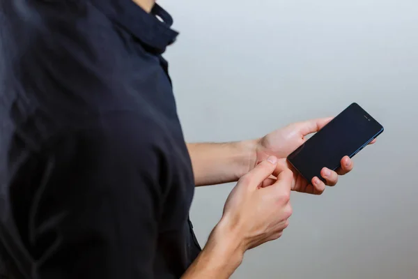 Biznesmen Korzystanie Smartfona Białym Tle — Zdjęcie stockowe