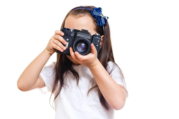 Menina Segurando Câmera Retro Fundo Branco — Fotografia de Stock