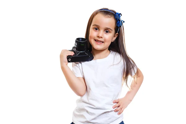 Beyaz Arka Planda Retro Kamera Tutan Küçük Kız — Stok fotoğraf