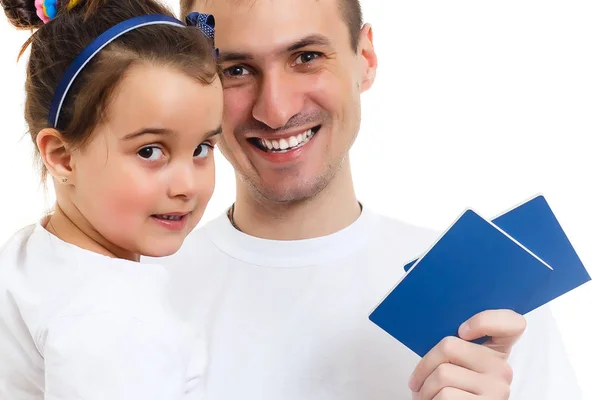 Genitori Sorridenti Con Passaporti Biglietti Figlia Isolata Bianco — Foto Stock