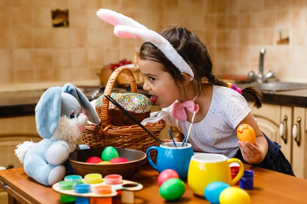 Pequeña Pintura Alegre Huevos Pascua —  Fotos de Stock