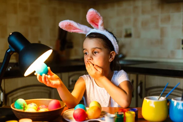 Pequeña Pintura Alegre Huevos Pascua —  Fotos de Stock