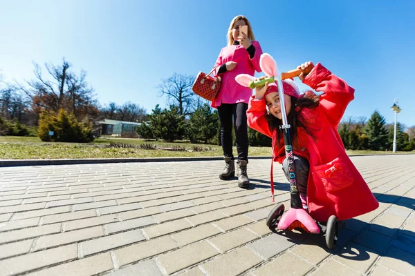 Little Girl Riding Scooter Mother Walking Park — Stock Photo, Image